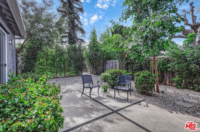23018 Leonora Drive, Woodland Hills CA: https://media.crmls.org/mediaz/da02ff17-6bb5-44e1-b071-167434157c6b.jpg