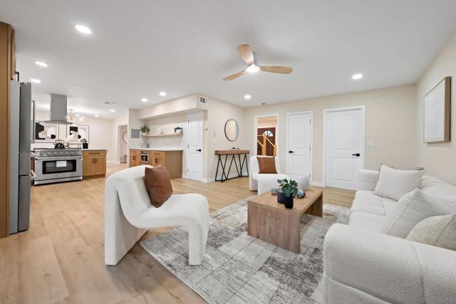 9401 Broadmoor Pl, La Mesa CA: https://media.crmls.org/mediaz/da02ff9c-ce80-44a0-9864-4731472feb5e.jpg