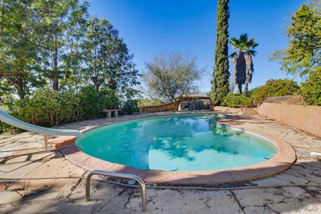 602 Starbright Ln, Alpine CA: https://media.crmls.org/mediaz/da0352b4-ed13-48b9-9d77-47bd5610ff3c.jpg