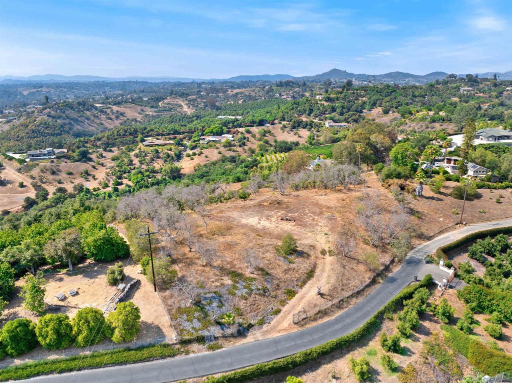 MLS #250035944SD img 7