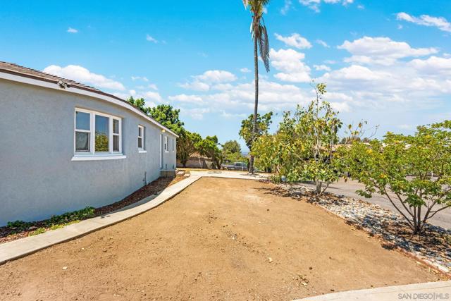 2530 Pruett Dr, Vista CA: https://media.crmls.org/mediaz/da04271a-2eb8-41b7-b7fe-190162990a1b.jpg