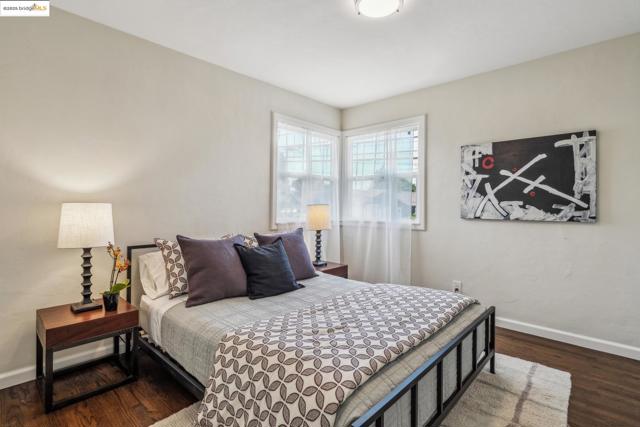 317 Pacific, Alameda CA: https://media.crmls.org/mediaz/da0447a1-e81b-4800-a7dd-737314f1c44e.jpg
