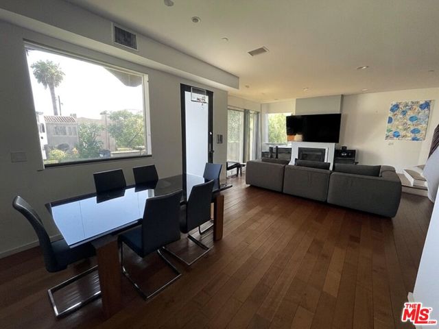 6061 Cashio Street, Los Angeles CA: https://media.crmls.org/mediaz/da046260-2b6e-490d-bfd6-87e24cf3d9ff.jpg