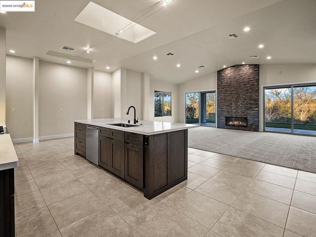 1816 Stone House LN, Lincoln CA: https://media.crmls.org/mediaz/da047504-b8a7-461f-99d6-60b48ccb5b34.jpg