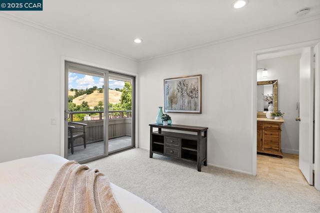 4033 Terra Granada Dr, Walnut Creek CA: https://media.crmls.org/mediaz/da0482dc-9d3a-41f1-a8d1-909c23c9329e.jpg