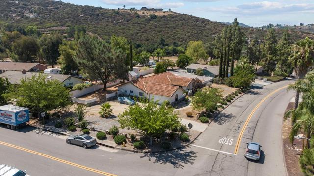 16273 Arena Dr, Ramona CA: https://media.crmls.org/mediaz/da056782-e5af-4be3-8662-2a61c4c4ee2f.jpg