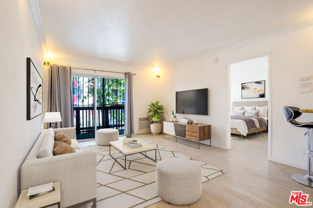 525 S Ardmore Avenue, Los Angeles CA: https://media.crmls.org/mediaz/da05719a-60df-42e7-82c8-3989073b3143.jpg