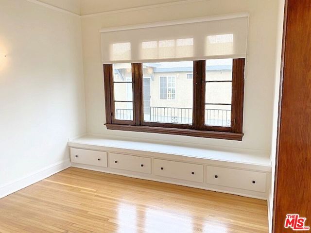 25 Falcon Avenue, Long Beach CA: https://media.crmls.org/mediaz/da05814c-941d-4ccc-b69c-53bf721f1840.jpg