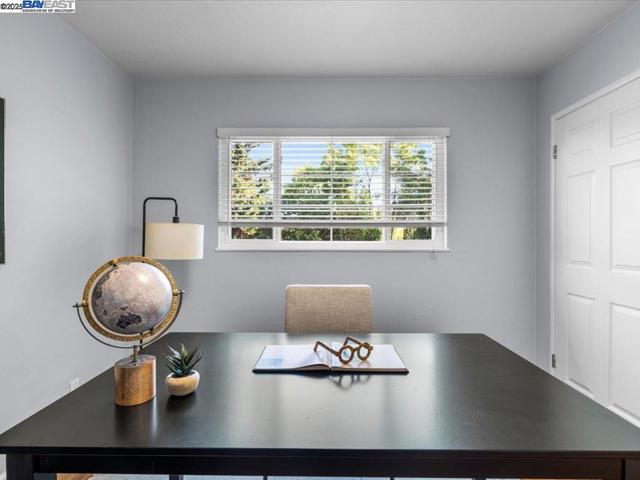 2457 San Carlos Ave, Castro Valley CA: https://media.crmls.org/mediaz/da05866f-977d-4a5f-be06-e6653e4269cf.jpg