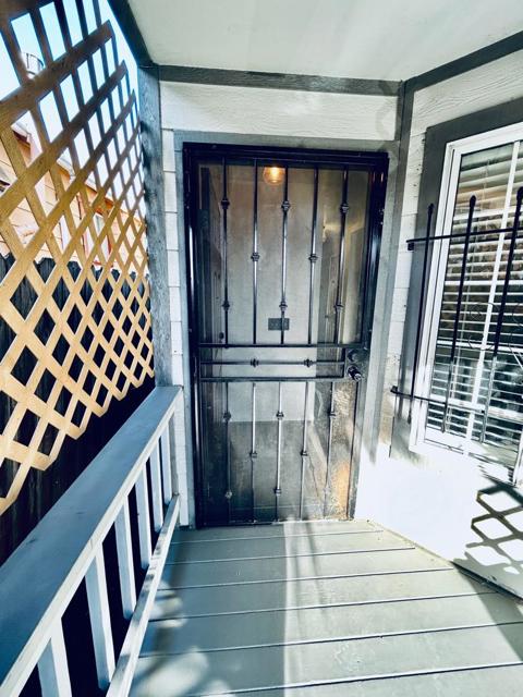 5822 E 16th Street, Oakland CA: https://media.crmls.org/mediaz/da05c763-3886-48d2-bb09-e62d4af636d4.jpg
