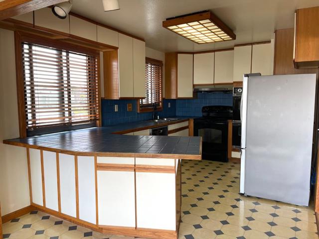 375 Shipley Avenue, Daly City CA: https://media.crmls.org/mediaz/da05cbbc-80ff-4b54-8b90-d05a574111bd.jpg