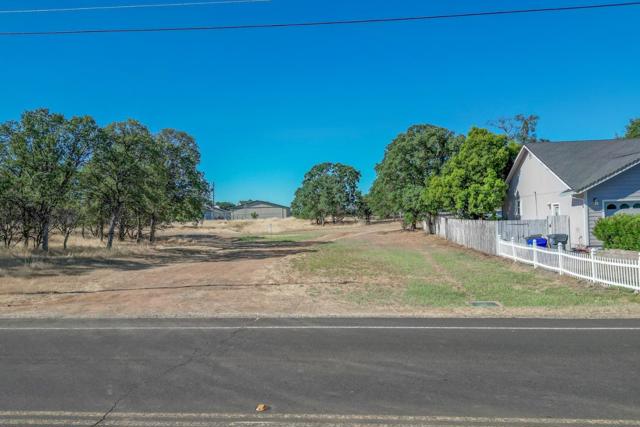 19709 Sweet Brier Place,  CA: https://media.crmls.org/mediaz/da06080e-cdf5-4daa-8568-9b46ca781aba.jpg