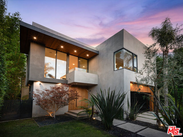 428 N La Jolla Avenue, Los Angeles CA: https://media.crmls.org/mediaz/da06646f-dd63-4e2d-9ee1-637c7d16335c.jpg