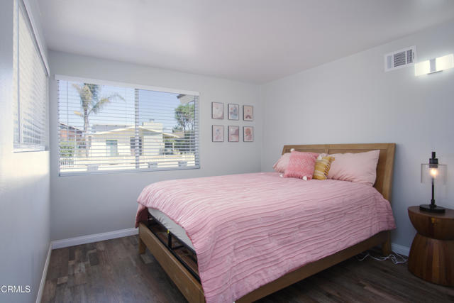 Detail Gallery Image 4 of 13 For 5230 Beachcomber St, Oxnard,  CA 93035 - 3 Beds | 2 Baths