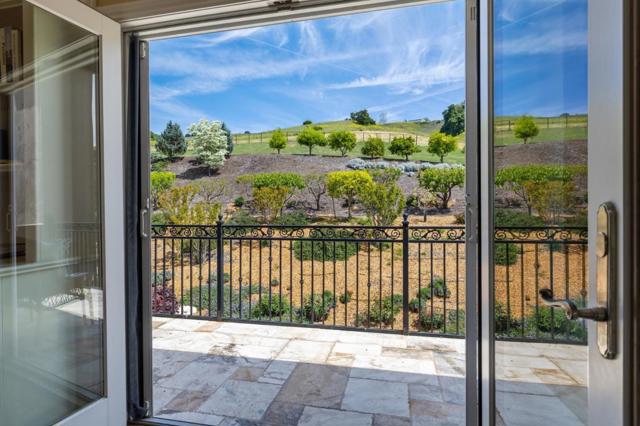 9540 Via Del Oro, Gilroy CA: https://media.crmls.org/mediaz/da06dff4-8156-4f52-9b04-01500ac3cca2.jpg