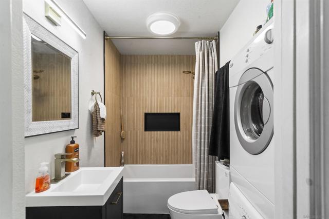 2235 Linwood St, San Diego CA: https://media.crmls.org/mediaz/da078c0f-3310-4ff5-b3fe-1906cc53775b.jpg