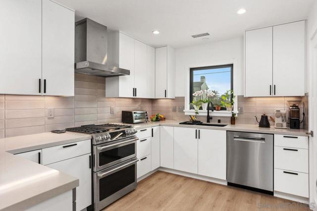 5301 Los Robles Dr, Carlsbad CA: https://media.crmls.org/mediaz/da079276-582e-4c27-8836-fc5a87eef586.jpg