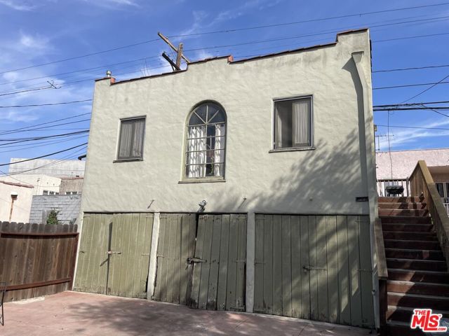 1920 S Rimpau Boulevard, Los Angeles CA: https://media.crmls.org/mediaz/da07eada-2eed-48d4-a393-db8907dd2bce.jpg
