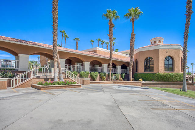42740 Sand Dune Drive, Palm Desert CA: https://media.crmls.org/mediaz/da0877d7-a8c9-4c4e-8b06-b5183d6bd19b.jpg
