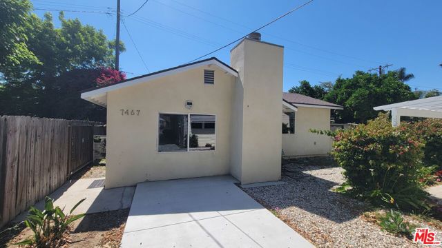 7467 N Forbes Avenue, Lake Balboa CA: https://media.crmls.org/mediaz/da08d69c-871d-4931-a145-c35c24354563.jpg