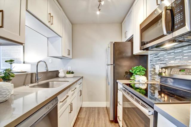 397 Imperial Way, Daly City CA: https://media.crmls.org/mediaz/da092661-e049-46aa-bebf-9dce8bb575ed.jpg