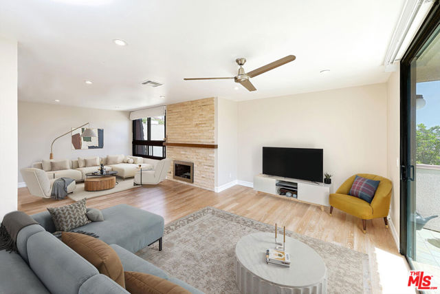 8828 Pershing Drive, Playa del Rey CA: https://media.crmls.org/mediaz/da09e39b-4cbd-49ef-b62f-5ed66b7a951d.jpg