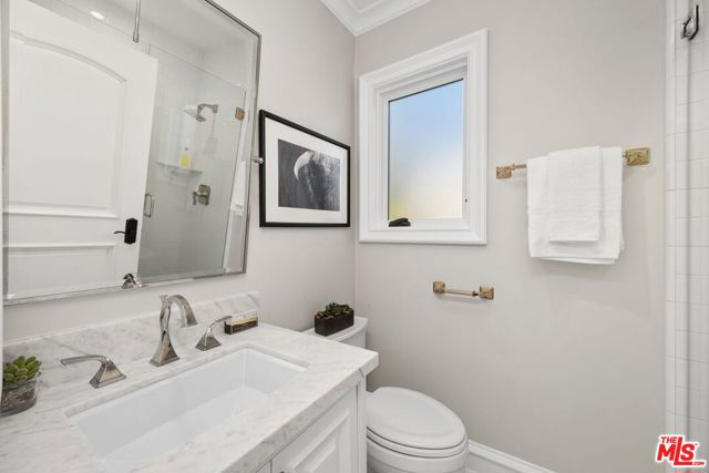 514 N Walden Drive, Beverly Hills CA: https://media.crmls.org/mediaz/da0a7cdd-77c5-4bf4-80fb-c3c52fe8e961.jpg