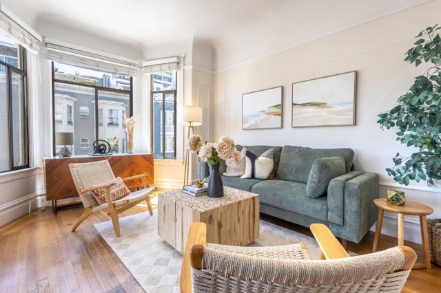 806810 Union Street, San Francisco CA: https://media.crmls.org/mediaz/da0b2582-2ab9-4465-a7e4-61c6bbec0761.jpg