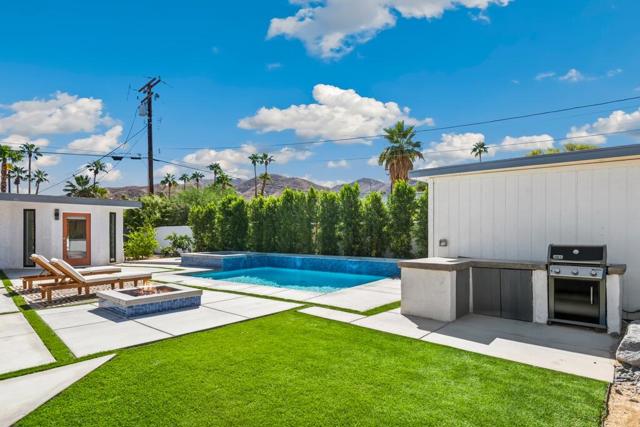 38855 Paradise Way, Cathedral City CA: https://media.crmls.org/mediaz/da0b3586-f0a2-439a-a8cb-27fd665550d3.jpg