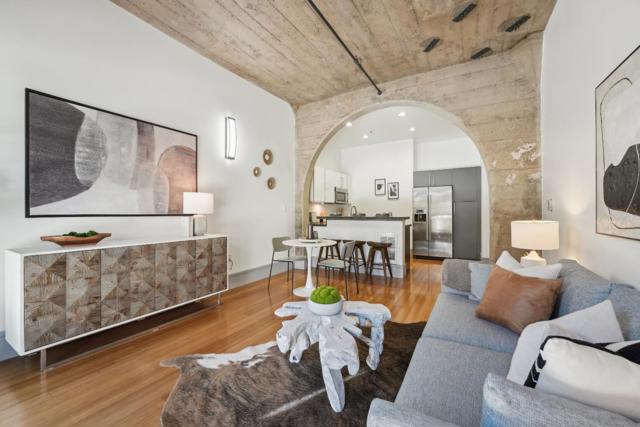 1 S Park Street, San Francisco CA: https://media.crmls.org/mediaz/da0b365d-ab5d-4468-9d4d-87a658487bdb.jpg