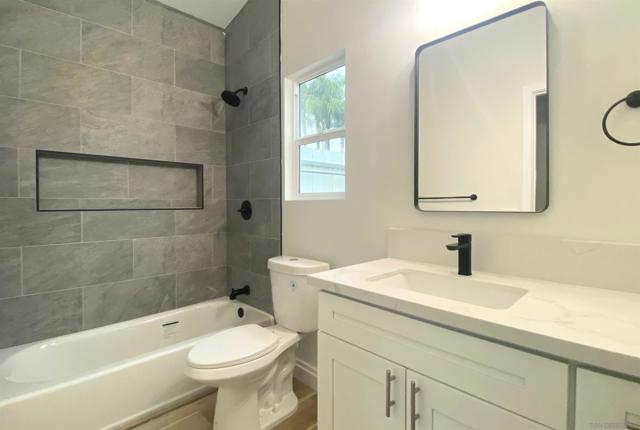 2104 Diamond St, San Diego CA: https://media.crmls.org/mediaz/da0b8587-9c93-4c50-8ff2-64abeb57f8f0.jpg