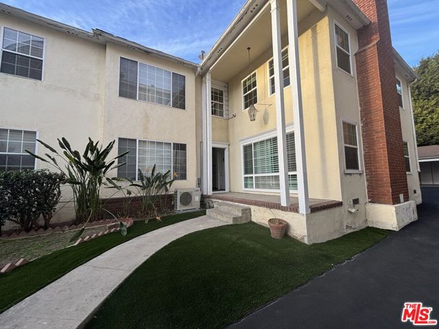 1638 Greenfield Avenue, Los Angeles CA: https://media.crmls.org/mediaz/da0bcced-c852-40ab-9672-84a947ffa870.jpg