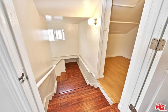 1147 S Mariposa Avenue, Los Angeles CA: https://media.crmls.org/mediaz/da0c0a82-eb10-4f0c-a602-d6cc2554b241.jpg
