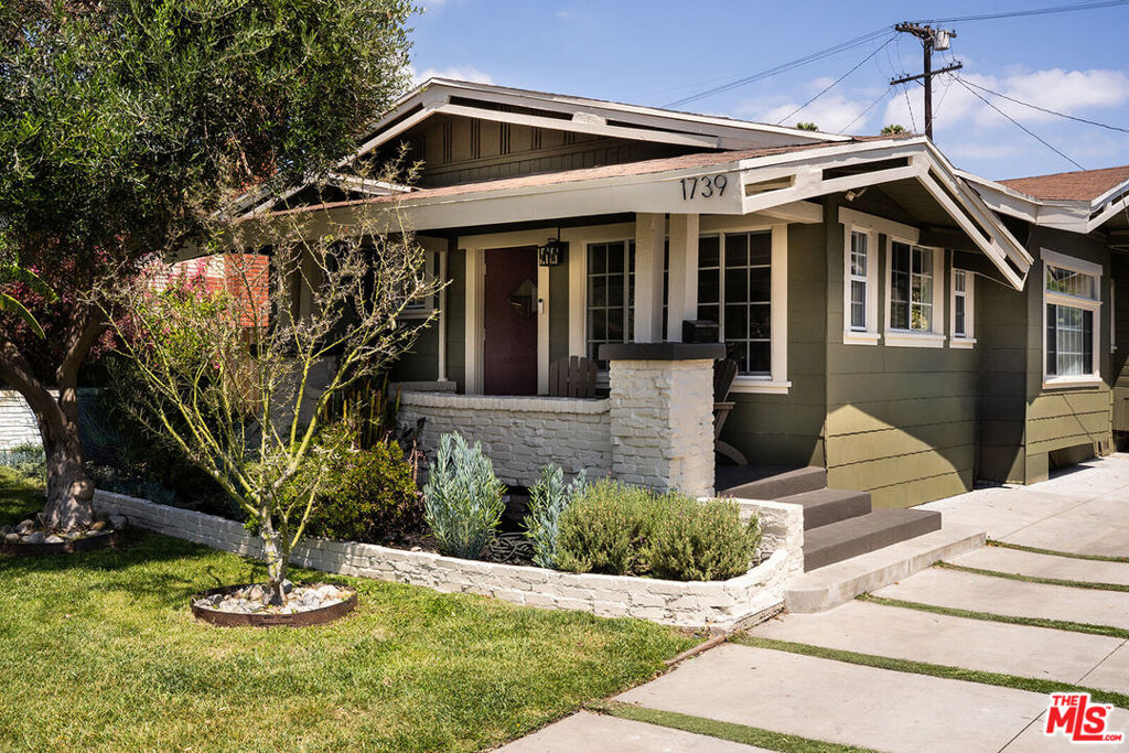 1739 W 41st Place