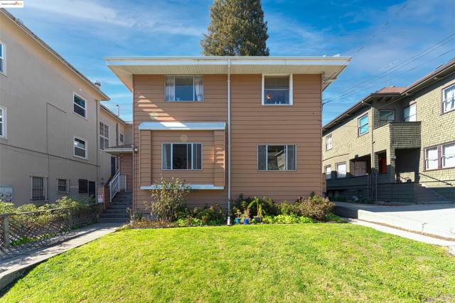 429 Euclid Ave, Oakland CA: https://media.crmls.org/mediaz/da0cdc4d-c8f4-4233-a89c-ee04dd29782b.jpg
