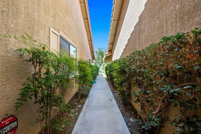 4 Maximo Way, Palm Desert CA: https://media.crmls.org/mediaz/da0d39ac-862d-4a48-8641-dc7baa2dd070.jpg