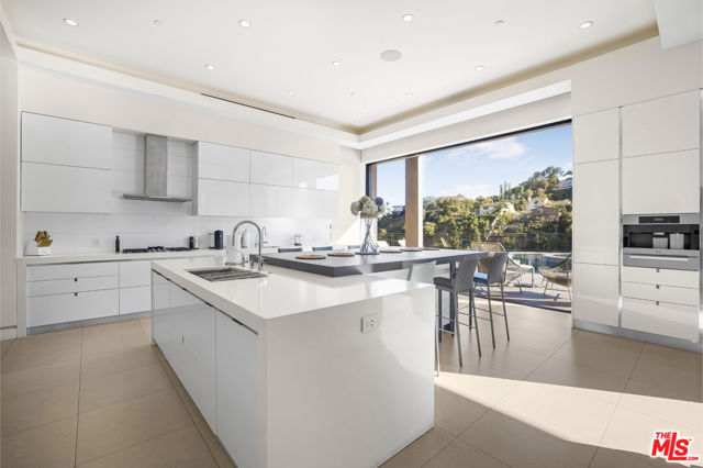 2501 Zorada Drive, Los Angeles CA: https://media.crmls.org/mediaz/da0d4794-c417-4e27-9da1-91614ebea0dd.jpg