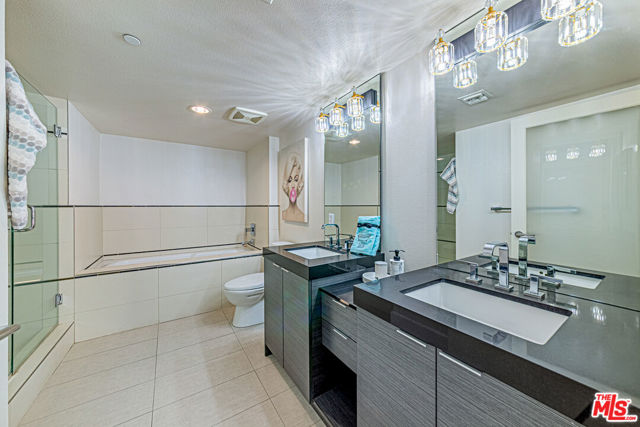600 S Ridgeley Drive, Los Angeles CA: https://media.crmls.org/mediaz/da0e7467-3029-4e90-be39-947e1079ef82.jpg