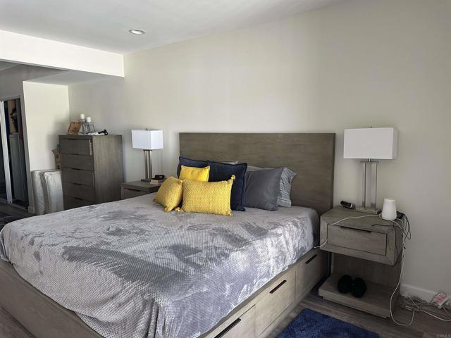 7061 Estrella De Mar, Carlsbad CA: https://media.crmls.org/mediaz/da0e8183-64ae-461e-ae92-93d4f0b377c9.jpg