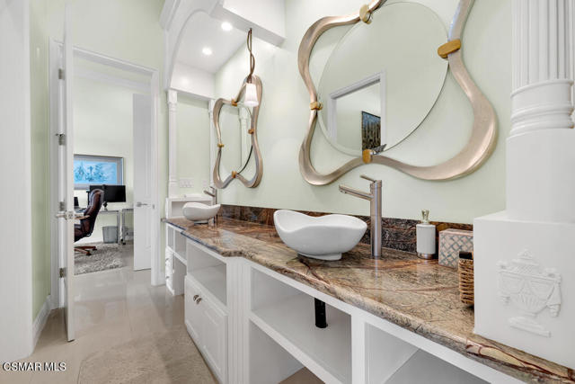 932 Rosario Drive, Thousand Oaks CA: https://media.crmls.org/mediaz/da0f4905-7428-4ef2-a2c7-11ae423a7aba.jpg