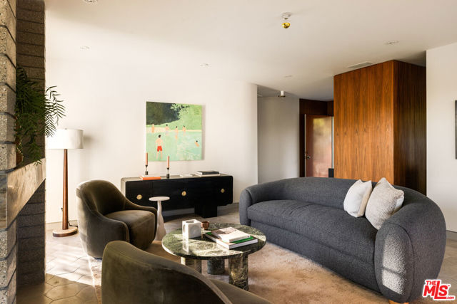 5514 Ridge Oak Drive, Los Angeles CA: https://media.crmls.org/mediaz/da103d61-1914-4c12-a7a3-7fdbeb454ca4.jpg