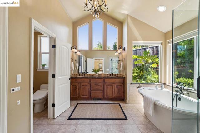 3244 Ridgeview PL, Hayward CA: https://media.crmls.org/mediaz/da10b130-40fc-49f4-9f49-19ca394a964b.jpg