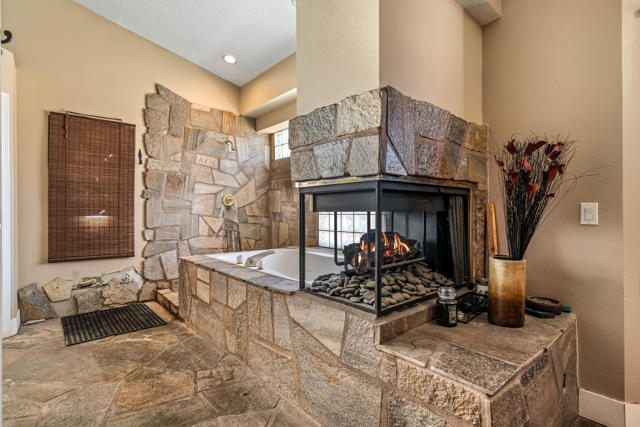 340 Augusta Drive, Palm Desert CA: https://media.crmls.org/mediaz/da10c480-7485-4e54-b3f5-aae5e6691365.jpg