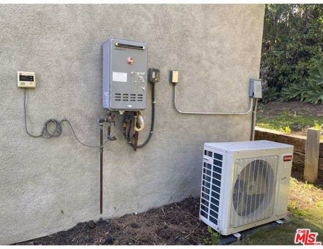4567 Yellowstone Street, Los Angeles CA: https://media.crmls.org/mediaz/da115714-5725-4b6a-ac6a-a92f590fc016.jpg