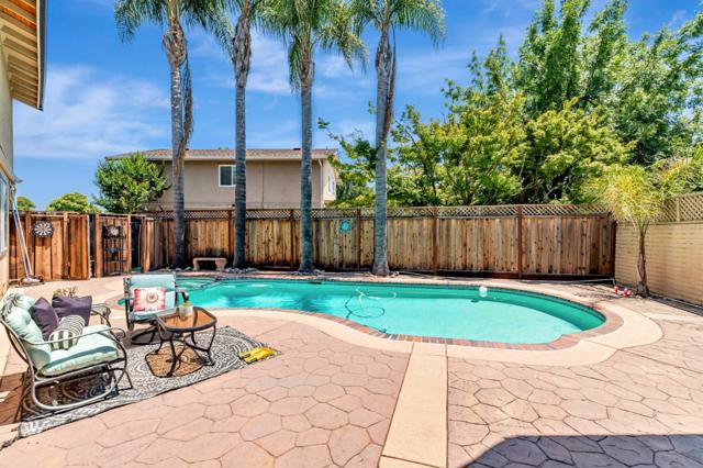 1298 Hersman Drive, Gilroy CA: https://media.crmls.org/mediaz/da11a7e4-41df-483b-9b28-d20a03eac3a6.jpg