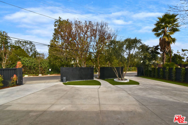 4512 Libbit Avenue, Encino CA: https://media.crmls.org/mediaz/da121647-4964-450c-ba23-83f642a8ff79.jpg