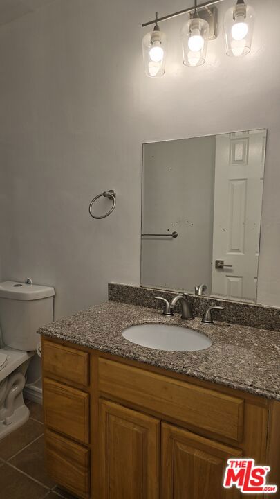 350 S Hobart Boulevard, Los Angeles CA: https://media.crmls.org/mediaz/da124818-532b-450a-a3c8-e35002e49ec7.jpg