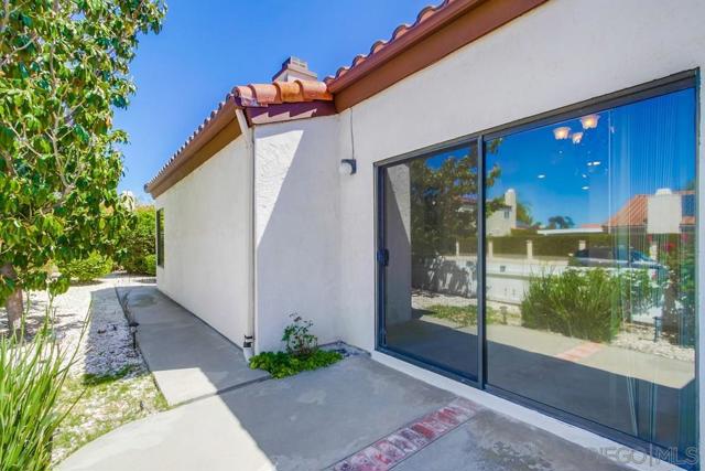 11742 Avenida Sivrita, San Diego CA: https://media.crmls.org/mediaz/da125943-77d2-4bf6-8b4f-c7d90c15d5df.jpg