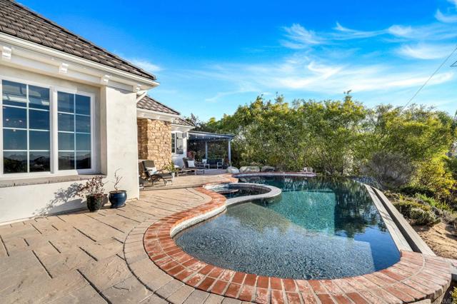 3401 Adams Run, Encinitas CA: https://media.crmls.org/mediaz/da128437-0e14-41cf-b3cb-850c4cdcb96c.jpg