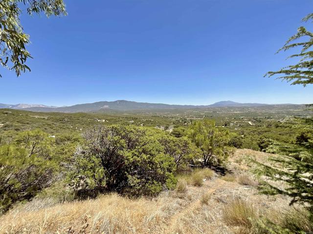 38281 Western Hills Drive, Anza CA: https://media.crmls.org/mediaz/da128be9-6b36-4750-a369-9ddd38b202fd.jpg